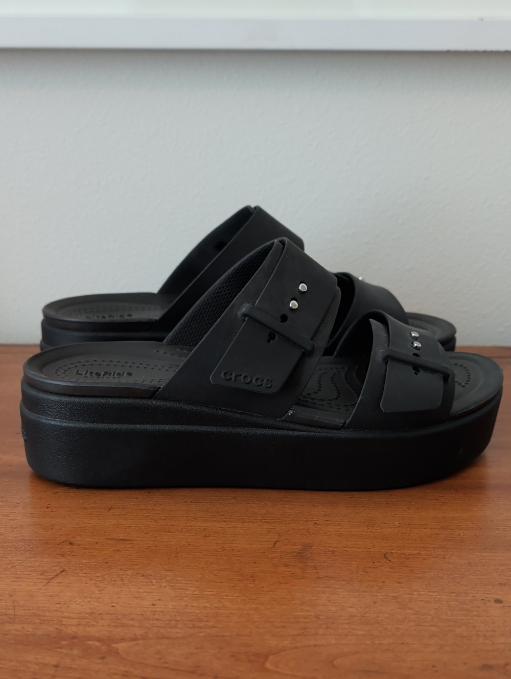 CROCS Brooklyn Buckle Low Wedge Sandal - Size 8 - Picture 3 of 11
